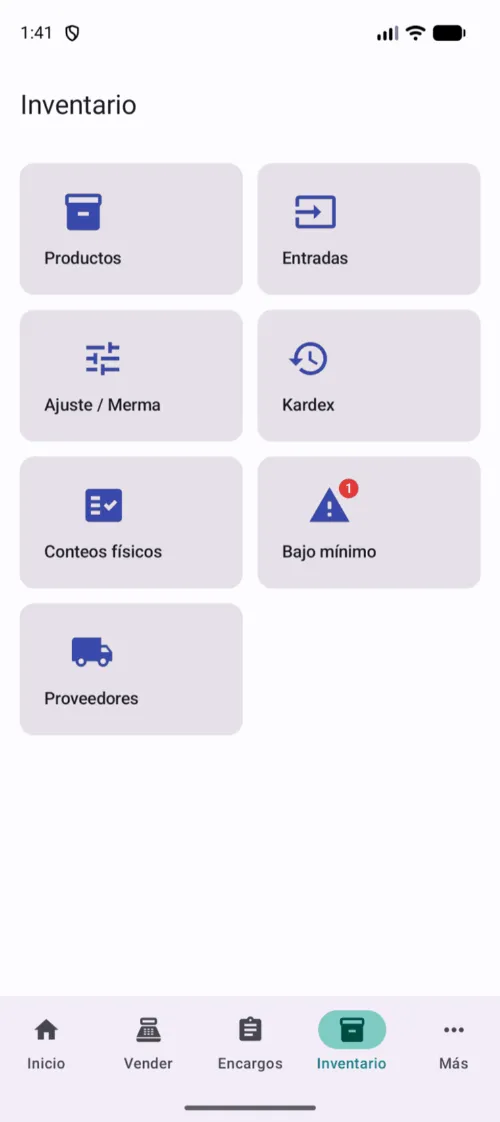 La pestaña Inventario reúne todo lo que mueve existencias. El número junto a «Bajo mínimo» te avisa cuántos productos hay que resurtir.